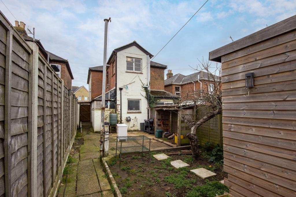 York Avenue, East Cowes 2 bed semidetached house for sale £210,000