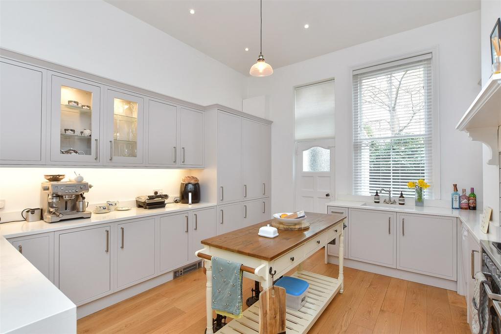 Kitchen/ Breakfast Room