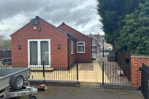 2 bedroom detached bungalow to rent, Woodway Lane, Coventry CV2