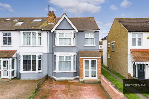 4 bedroom end of terrace house for sale, Chingford E4