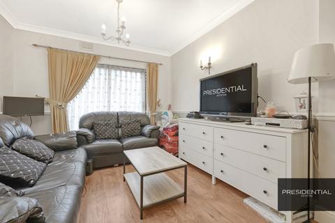 4 bedroom end of terrace house for sale, Chingford E4