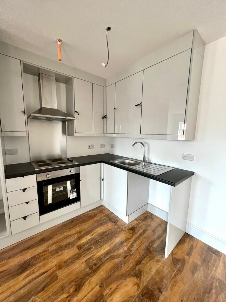 1 bed flat to rent High Street, Hounslow TW3