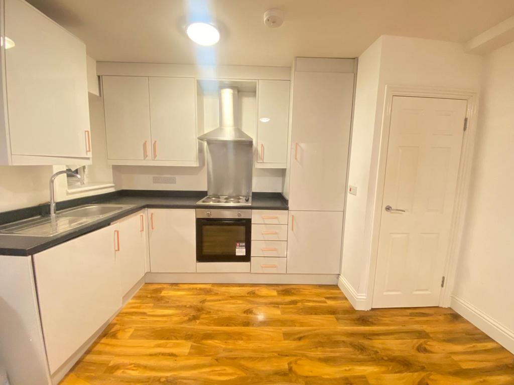 1 bed flat to rent High Street, Hounslow TW3