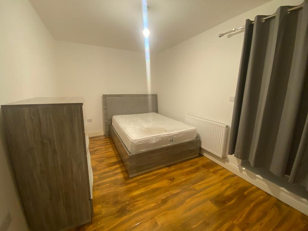 Apartment in Hounslow - View 4