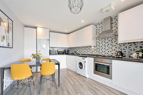 2 bedroom flat for sale, Taylor Place, Bow, E3