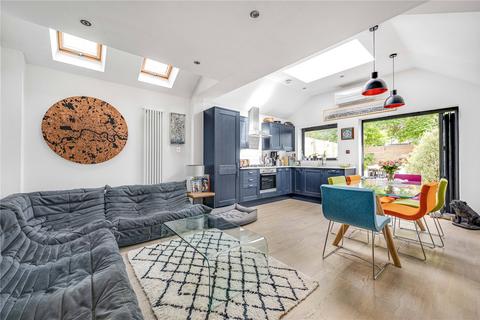 2 bedroom flat for sale - De Morgan Road, Fulham, London, SW6