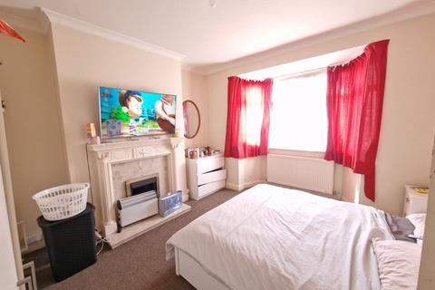 33 Coleshill Road, Sutton Coldfield, B75 7AX