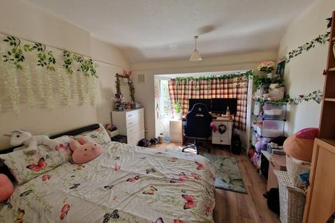 33 Coleshill Road, Sutton Coldfield, B75 7AX
