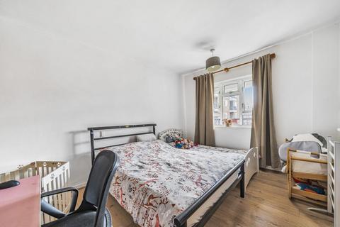 2 bedroom flat for sale, Edensor Gardens, Chiswick