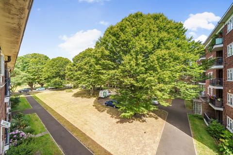 72 Edensor Gardens, London, W4 2RB