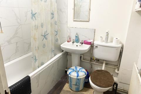 39 Streamside Close, Edmonton, London, N9 9XB