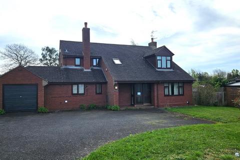4 bedroom detached house to rent, Ashley Road, St. Georges, Telford