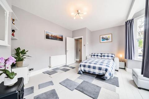 2 bedroom flat for sale, Steerforth Street, Earlsfield