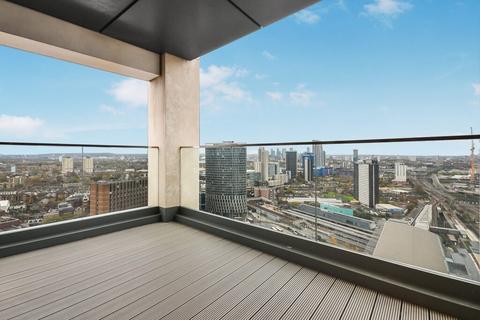 2 bedroom flat to rent, Legacy Tower, London, E15