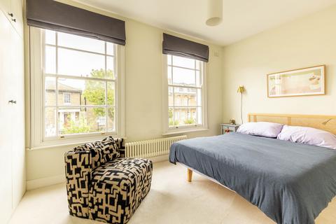 2 bedroom flat to rent, Navarino Road, London E8