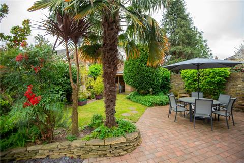 13 Allbrook Close, Teddington, TW11 8TY