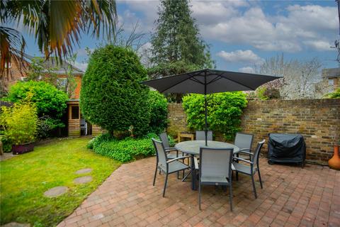13 Allbrook Close, Teddington, TW11 8TY