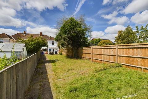 4 bedroom end of terrace house for sale, Station Road, Stoke Mandeville, HP22 5UL