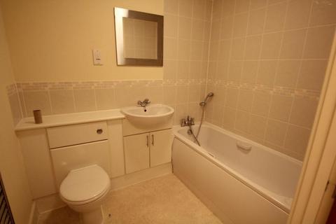 2 bedroom apartment to rent, Brighton Road, Addlestone KT15