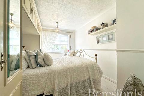 4 bedroom end of terrace house for sale, Cardinal Way, Rainham, RM13