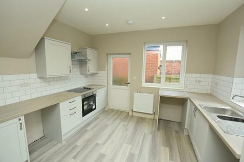2 bedroom flat to rent, Scalby Road, Scarborough YO12