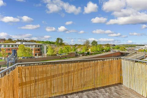 2 bedroom apartment for sale, Starboard Crescent, Chatham, Kent
