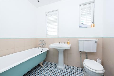 4 bedroom end of terrace house for sale, Streatham, London SW16