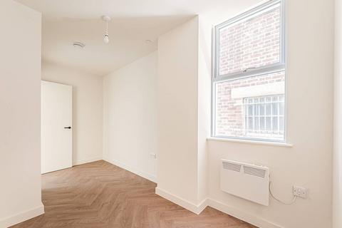2 bedroom flat to rent, Ballards Lane, Church End, London, N3