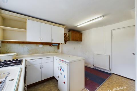 2 bedroom end of terrace house for sale, Risborough Road, Aylesbury