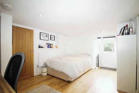 3 bedroom terraced house to rent, Woodside Place, Burley, Leeds, LS4
