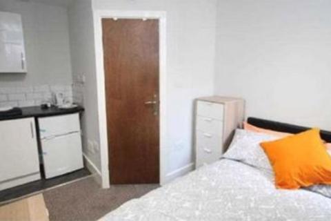 1 bedroom bedsit to rent, Brook Street, Woodsetton DY3