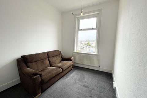 2 bedroom flat to rent, Charminster Road, Bournemouth,