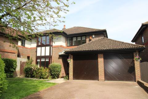 4 bedroom detached house to rent, Clavering Way, Hutton CM13