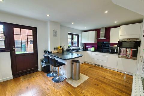 50 Dickens Dell, Totton, Southampton, SO40 8FJ