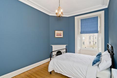 28/8 Brandon Terrace, Edinburgh, EH3 5DZ