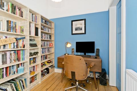 28/8 Brandon Terrace, Edinburgh, EH3 5DZ