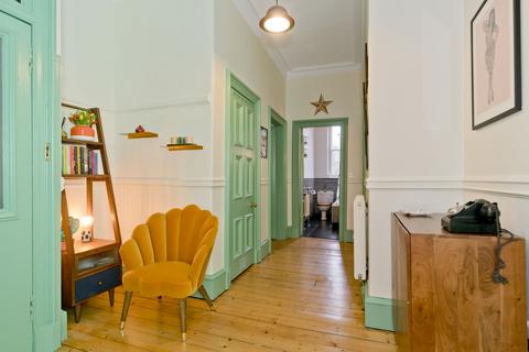 28/8 Brandon Terrace, Edinburgh, EH3 5DZ