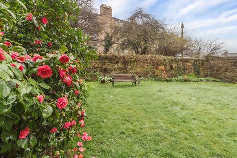 28/8 Brandon Terrace, Edinburgh, EH3 5DZ