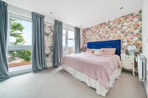 4 bedroom townhouse for sale, Green Lane, Edgware, Middlesex, HA8 8BL