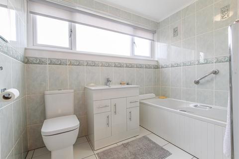 9 Chapelton Drive, Largs, KA30 8RD
