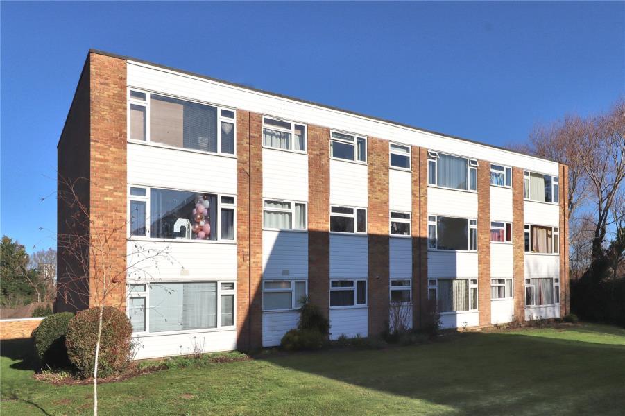Davos Close, Woking GU22 2 bed apartment to rent £1,000 pcm (£231 pw)