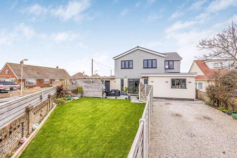 4 bedroom house for sale, Eastoke Avenue, Hayling Island, Hampshire