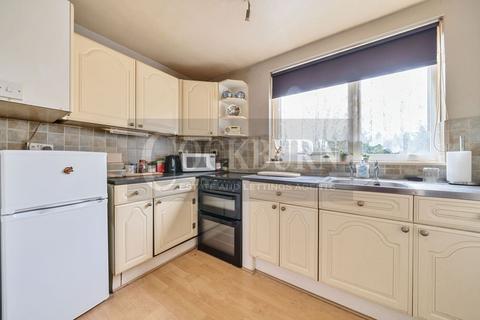 2 bedroom flat for sale, West Park, Mottingham, SE9