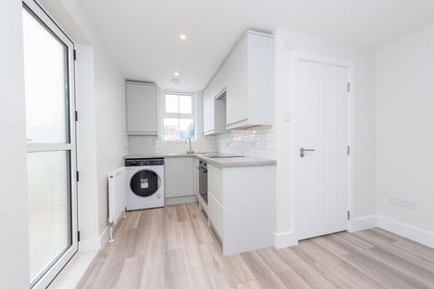 2 bedroom apartment to rent, Queens Road, Farnborough, GU14