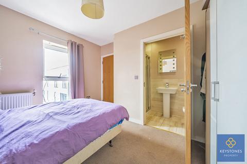 3 bedroom penthouse for sale, Bournebrook Grove, Romford, RM7