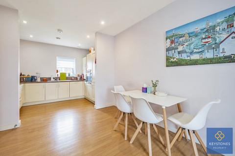 3 bedroom apartment for sale, Bournebrook Grove, Romford, RM7