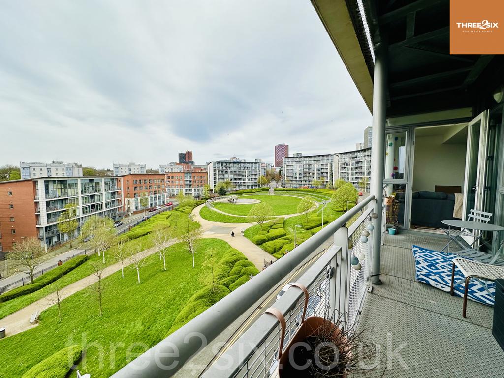 Two Bed Apartment With Balcony Overlooking The Pa