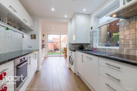4 bedroom end of terrace house for sale, Tyrrell Road, London