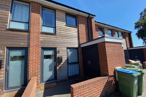 1 bedroom terraced house to rent, Howards Grove, Southampton SO15