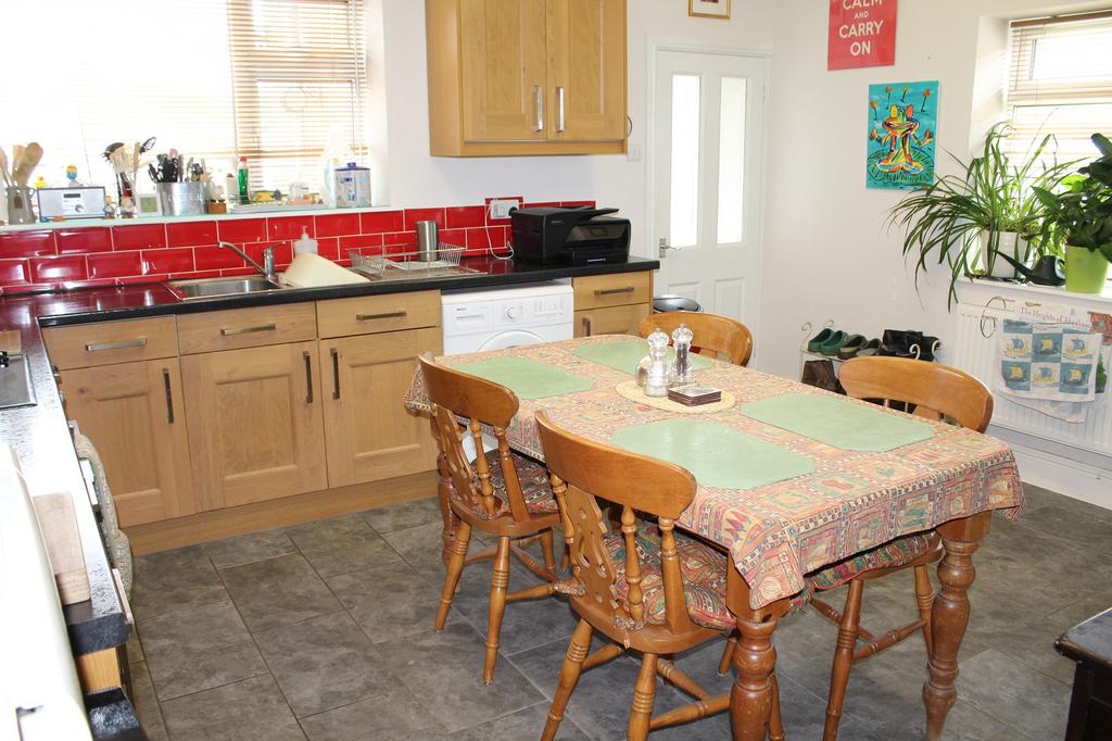 Fitted Kitchen Picture 2